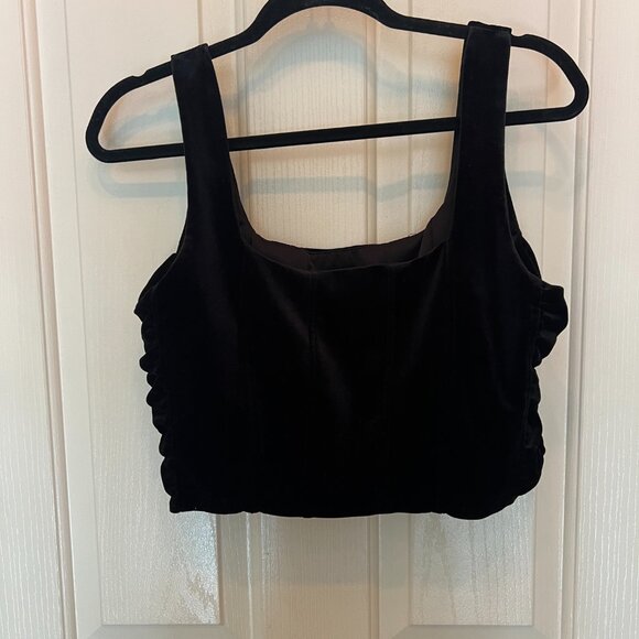 Cropped Tank Top - Picture 2 of 6